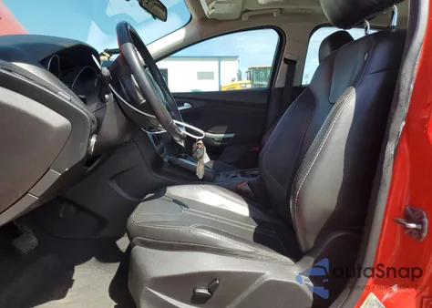 2013 Ford Focus Se z USA, uszkodzony, nr VIN 1FADP3F23DL236479